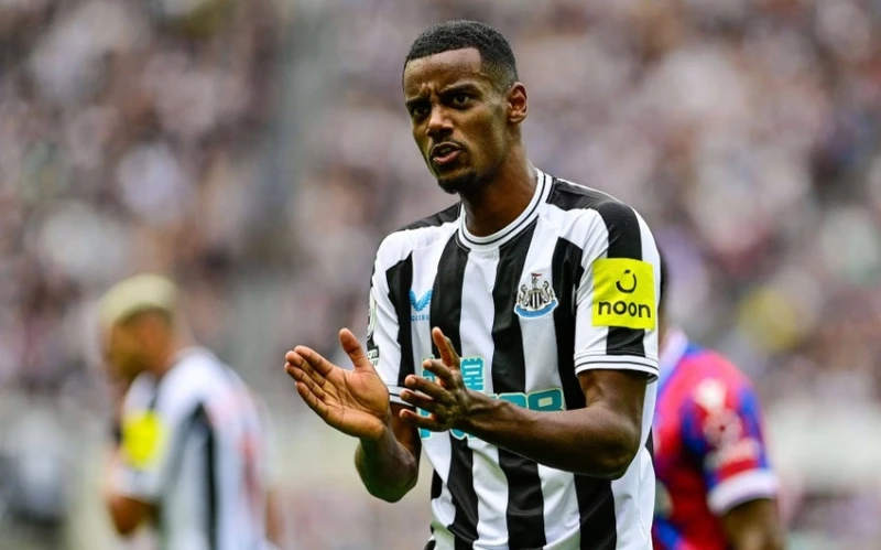Al-Hilal offered Isak 600 thousand pounds a week