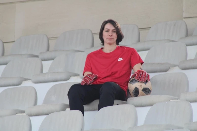 Kişi futbolçulara rəhbərlik edəcək ilk qadın məşqçimiz: “Bizim ailədə qız uşaqlarına qarşı heç bir ayrı-seçkilik olmayıb” - MÜSAHİBƏ