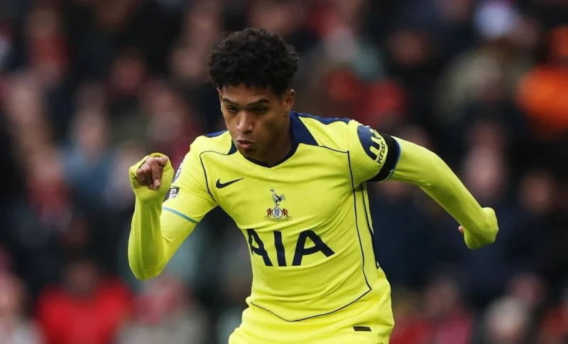 Portuqaliyanın “Portu” klubu Tottenham müdafiəsi Juan Souza-nı icarəyə götürdü