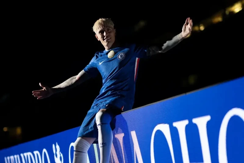 Alejandro Garnacho Chelsea'de 49 numaralı formayı giyecek