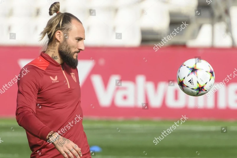 Nemanja Gudelj leaves Sevilla