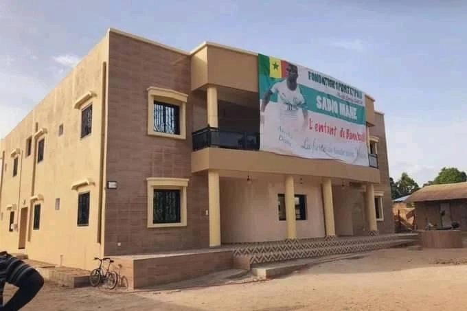 Sadio Mane doğduğu köyü yeniden inşa ediyor: Bambali sakinlerine aylık maaş ve sosyal destek