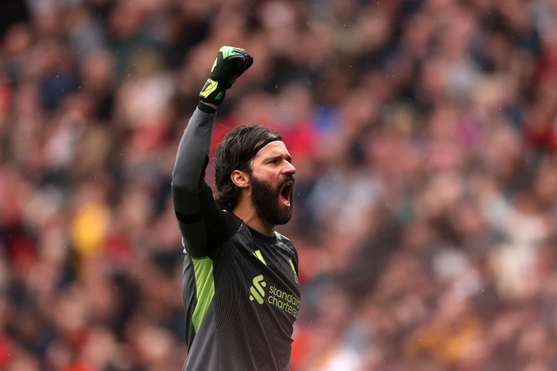 Liverpul Alissonun mümkün gedişindən sonra üç qapıçı namizədini dəyərləndirir