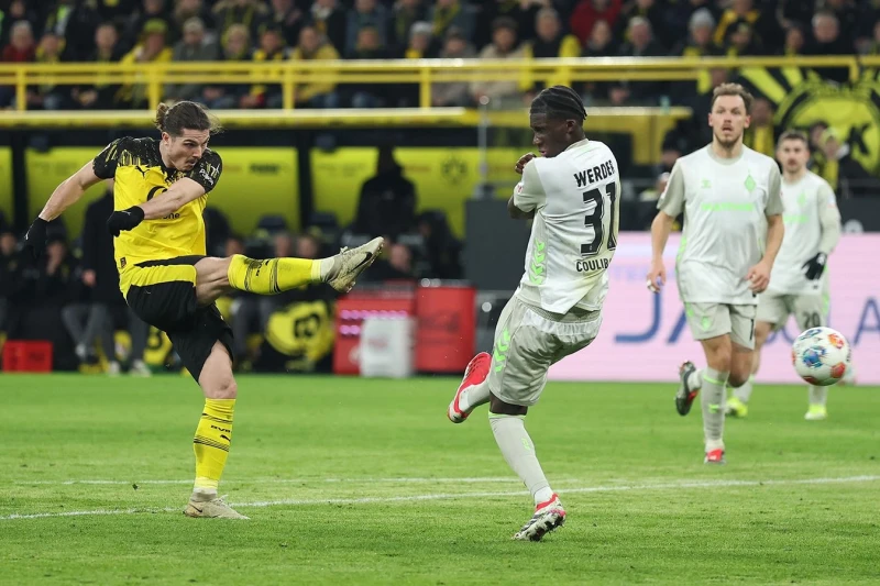 Bundesliga: Borussia Werder'i Mağlup Etti, Stuttgart Eintracht'ı Yendi - GÜNCELLENDİ + VİDEO