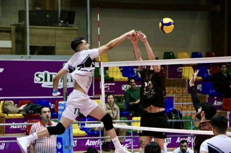 Azerreyl &Ccedil;empionlar Liqasında Radni&ccedil;kini qəbul edir