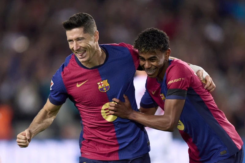 Robert Lewandowski talks about his move to Manchester United and Lamine Yamal