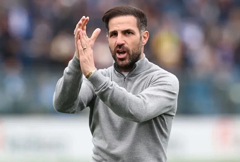 Сеск Фабрегас признан лучшим тренером Серии А в марте