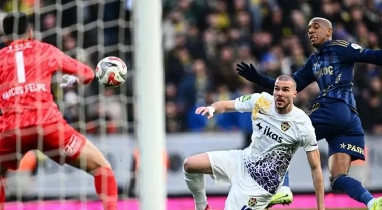 Андерсон Талиска получил травму: Пропустит матч с «Бешикташем»