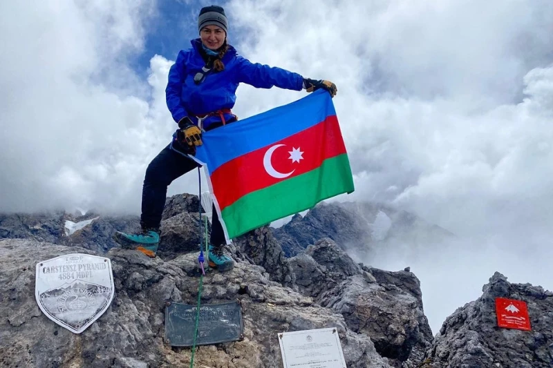 Azərbaycanlı alpinist Elmira Aslanova Caya dağının zirvəsinə qalxdı - FOTO Azərbaycanlı alpinist Elmira Aslanova Caya dağının zirvəsinə qalxdı - FOTO