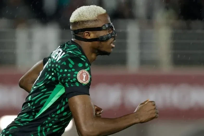Osimhen's substitution reaction sparks debate in Africa - VIDEO