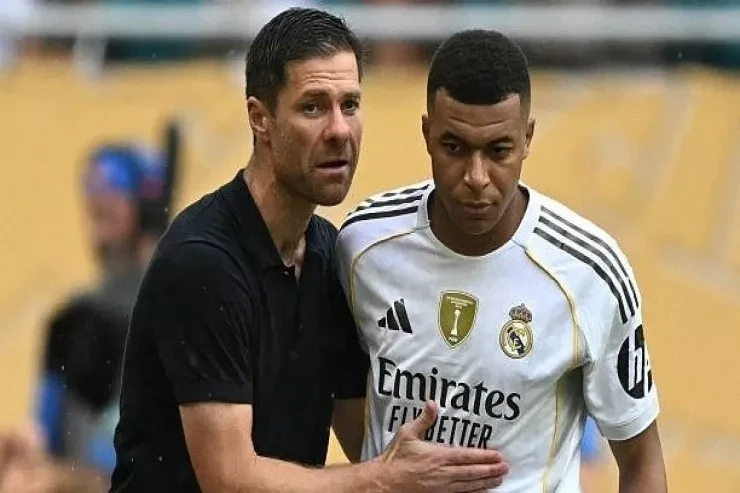 Xabi Alonso Mbappe'ni Çelsiyə transfer etmək istəyir