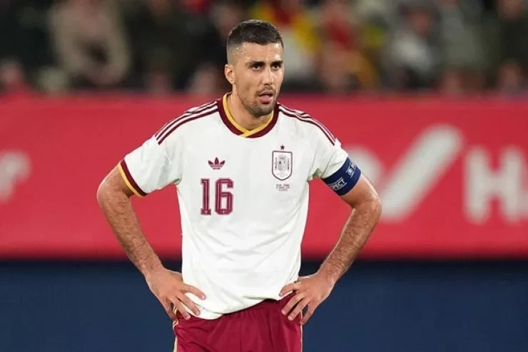 Manchester City, Rodri ile Sözleşme Uzatmak İçin Görüşmelere Başlıyor, Real Madridin İlgisine Rağmen