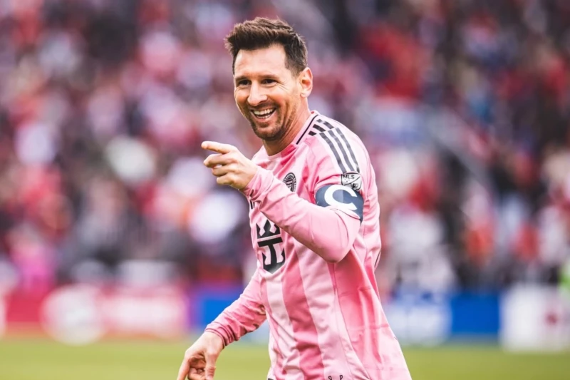 Messi Barselonanı La Liqa çempionluğu münasibətilə təbrik etdi