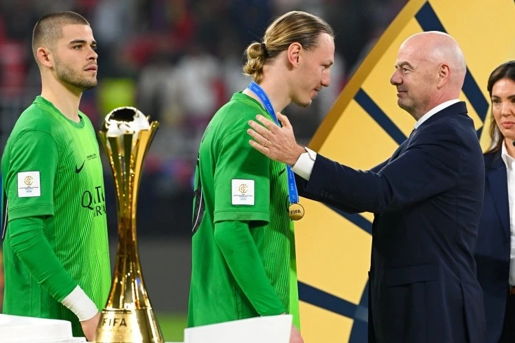 PSG's Intercontinental Cup hero Safonov injured