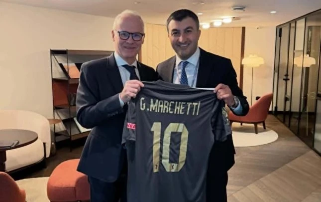 UEFA Genel Sekreter Yardımcısına Karabağ Forması Hediye Edildi