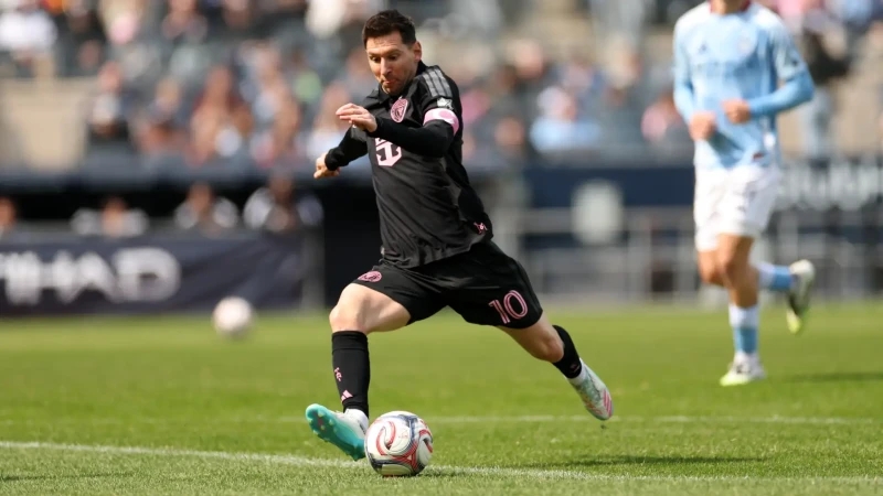 Messi cərimə zərbələrindən vurulan qollar sayında Peleni geridə qoydu, növbəti hədəf Juninho Pernambucano