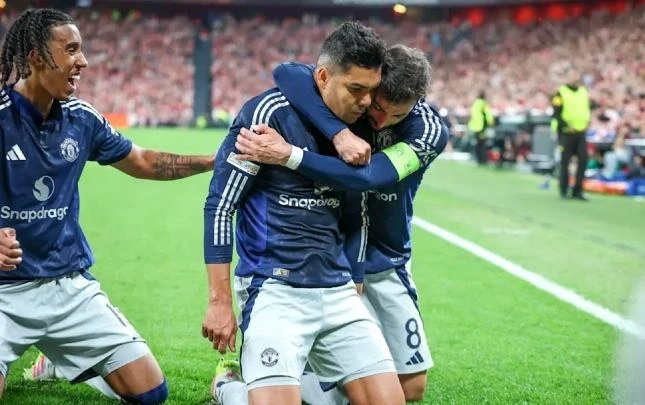 Manchester United'ın farklı galibiyeti - Video