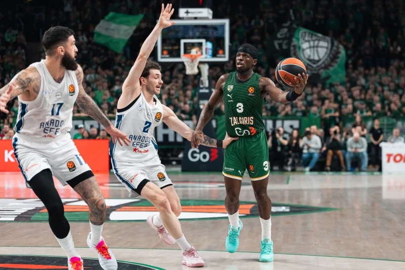 Avroliqa: Anadolu Efes səfərdə qalib gəlib, Fənərbağça evdə uduzub