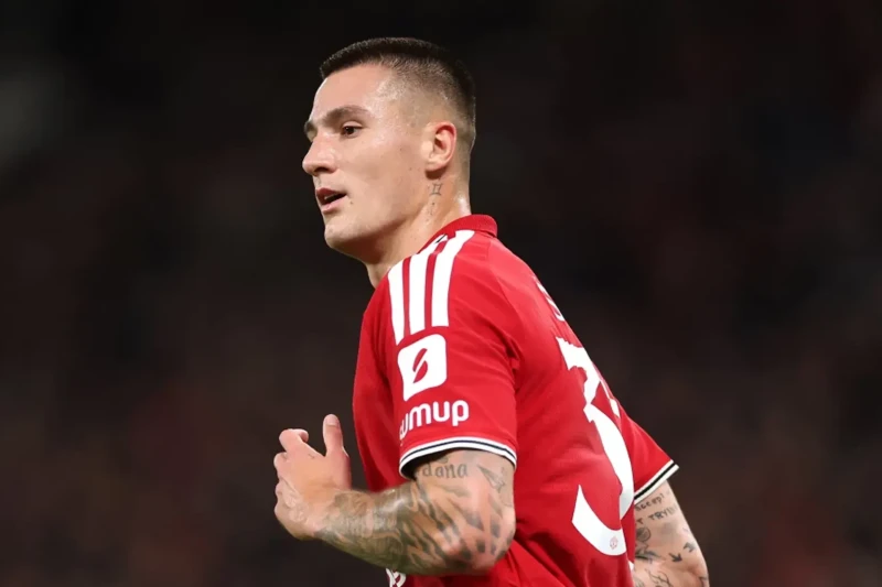 Manchester Uniteddə ciddi itki – Benjamin Şeşkonun uzun müddətə geri qayıtmaması