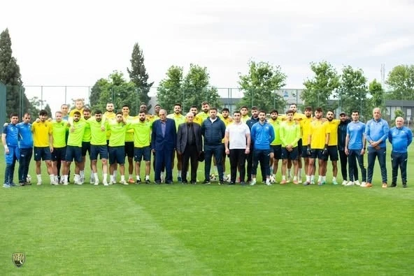 Honorable Guests at Kapaz Training - PHOTOS