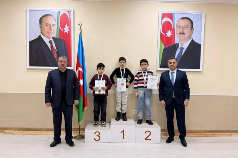 Bakı Şəhər Birinciliyində 10 və 8 Yaşlı Şahmatçılar Mübarizə Apardı - FOTO