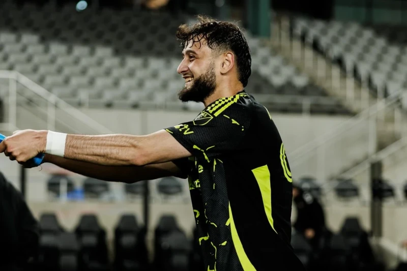 Azərbaycanlı futbolçu Nəriman Axundzadənin forması ÇL finalının keçirildiyi Budapeştdə sərgilənir
