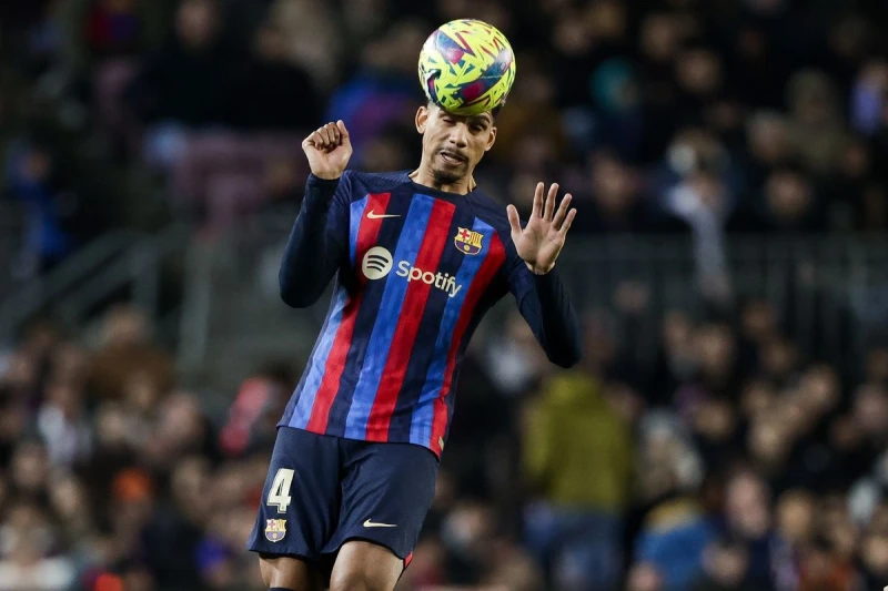 Barselona Arauxo, Kasado və Kristensenlə yollarını ayırır