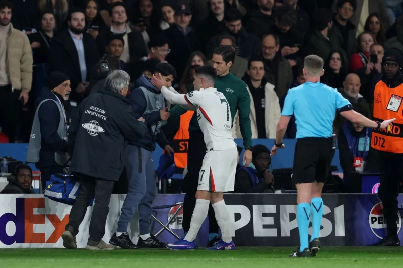 PSG - Chelsea maçında Pedro Neto'nun hareketi toplu kavgaya neden oldu