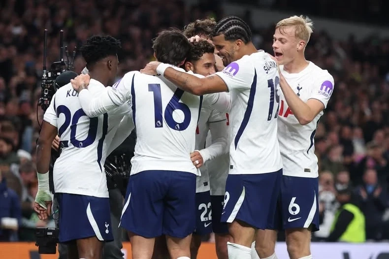 Tottenhem Koventri Sitiyə qarşı 3:1 hesabı ilə qalib gələrək düşmə zonasını tərk etdi