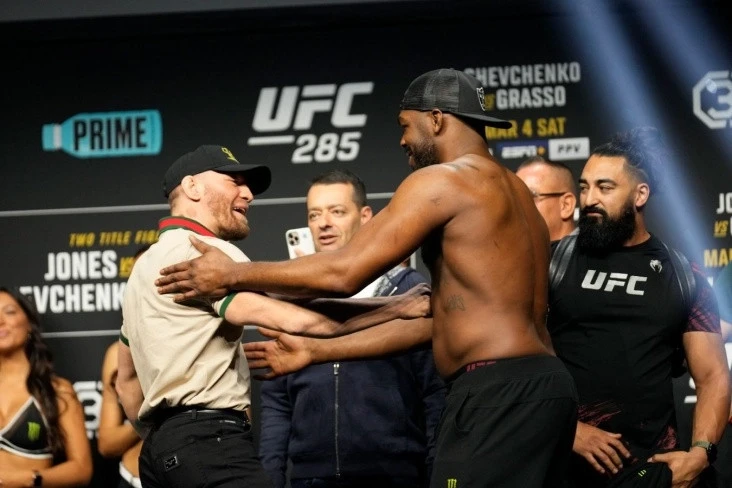 Konor Makqreqor Con Consun Ağ Evdə onunla döyüşməli olduğunu deyib