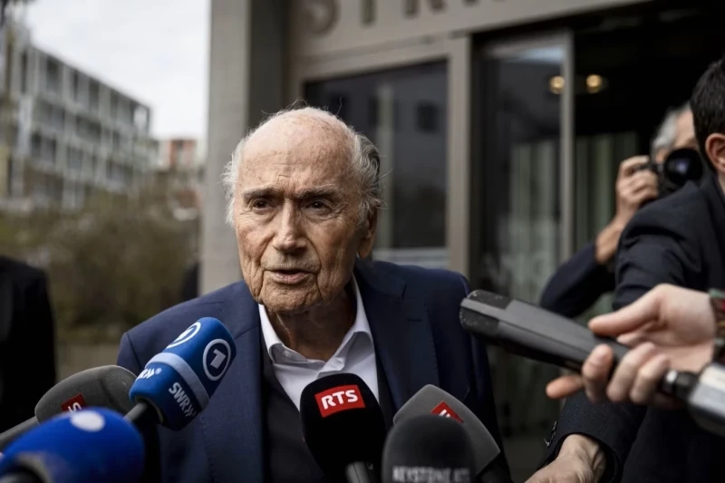 Zepp Blatter FİFA-nın Dünya Çempionatında fasiləni uzadılmasını tənqid edib