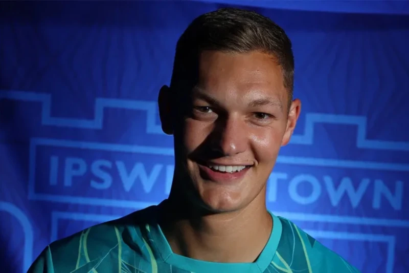 İpsviç Premyer Liqada ən uzunboylu futbolçunu transfer edib