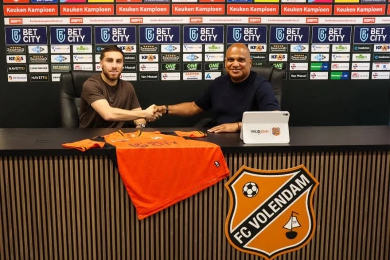 Volendam teknik direktörü, Ozan Can Kökçü'nün iyi paslar yapma yeteneğine dikkat çekti