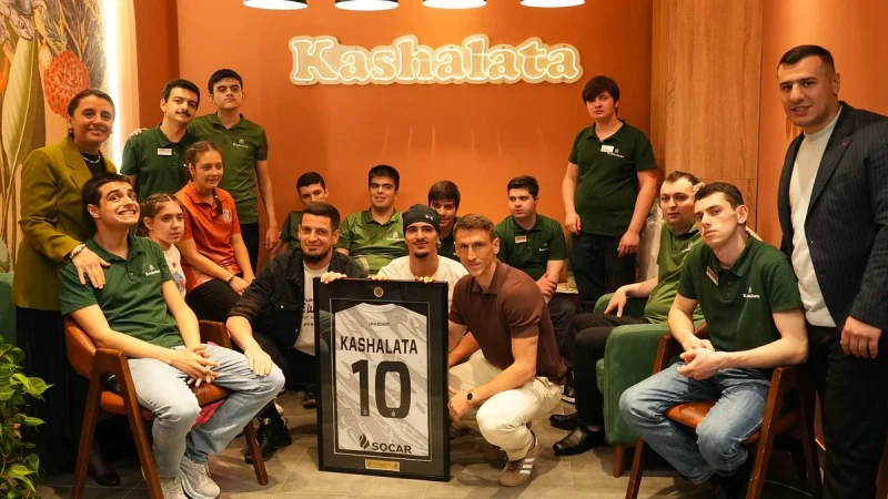 Neftçi futbolçuları Ümumdünya Autizm haqqında Məlumatlandırma Günü tədbirində iştirak edərək autizmli gənclərlə görüşüblər