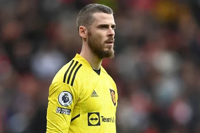 Manchester United considering bringing David de Gea back