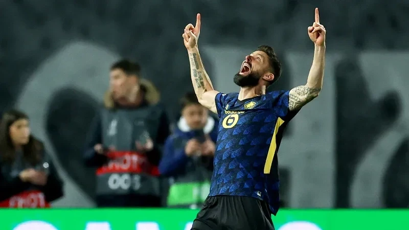 Olivier Giroud becomes the oldest player to score in a Europa League play-off