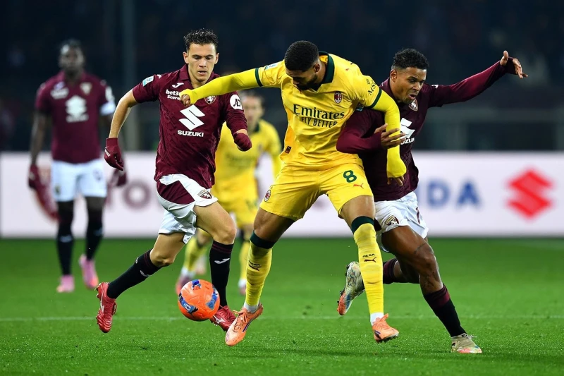 Milan Torino üzərində səfərdə qələbə qazanıb