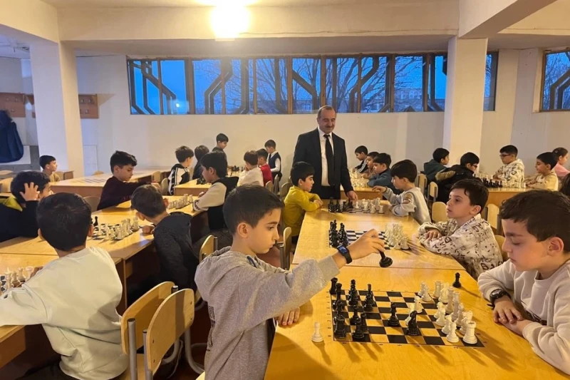 11 nömrəli UGİM-də şahmatçılarla görüş keçirilib: Uğurlar arzulandı - FOTO