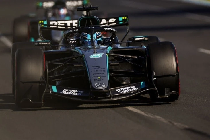 Ferrari жалуется на законность переднего антикрыла болида Mercedes и требует проверки от FIA