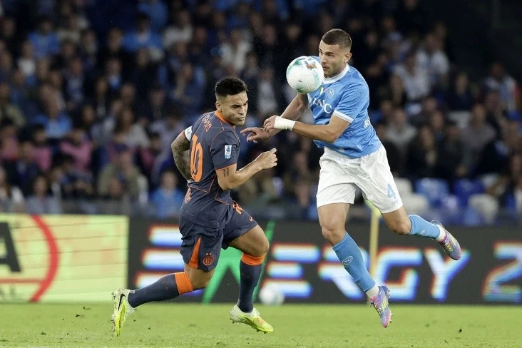 Napoli defeats Inter to become leader of Italian Serie A Napoli defeats Inter to become leader of Italian Serie A