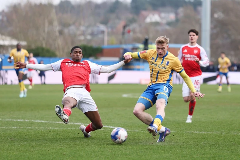 Arsenal Mensfild Taunu 2:1 hesabı ilə məğlub edərək İngiltərə Kubokunun 1/4 finalına yüksəldi