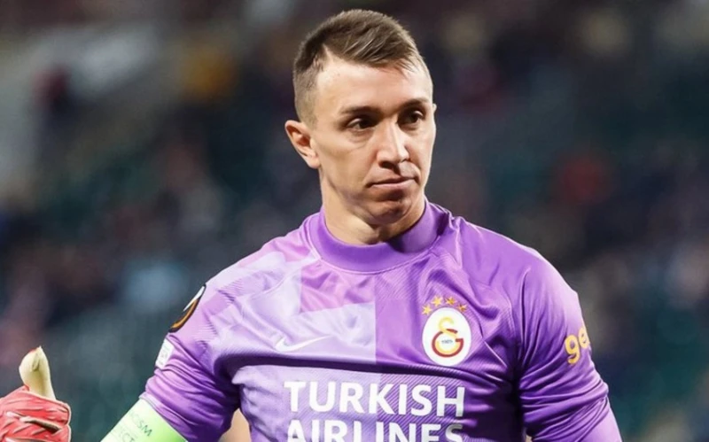 Fernando Muslera Türkiyə futbol tarixində öz adını yazmağa çox yaxındır