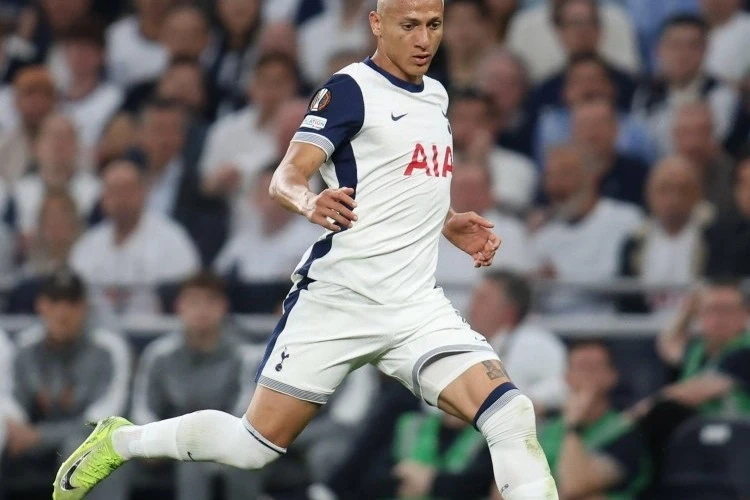 Braziliya yığmasının forvardı keçmiş komandasına transfer oluna bilər