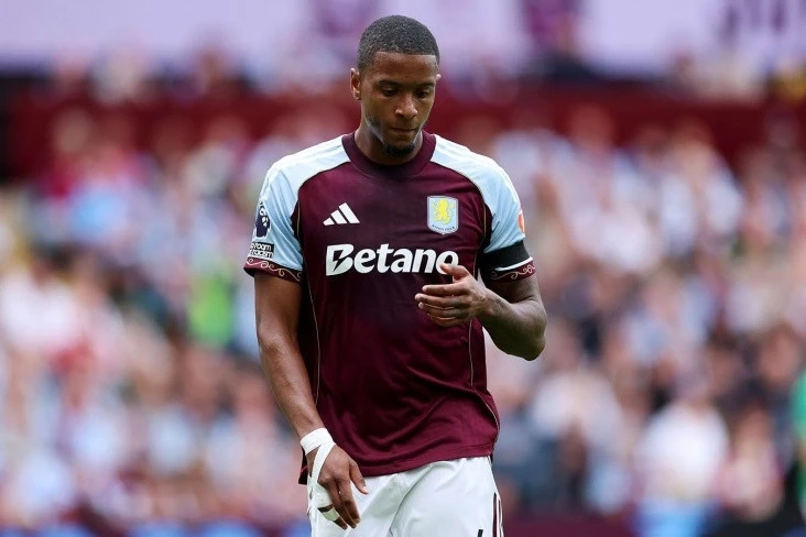 Ливерпуль, Манчестер Сити и Тоттенхэм соревнуются за Эзри Конса Ливерпуль, Манчестер Сити и Тоттенхэм соревнуются за Эзри Конса