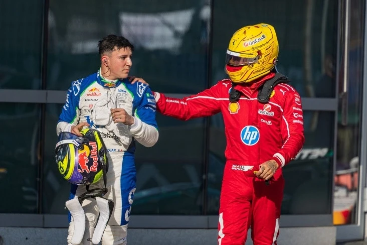 Lyuis Hemilton Hacarın Red Bulla keçidi ilə bağlı narahatlığını ifadə edib