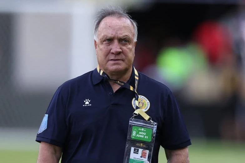 Dick Advocaat leaves Curaçao national team due to family reasons
