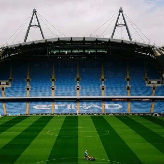 Etihad stadionunun şimal tribunası Qvardiolanın şərəfinə adlandırılacaq