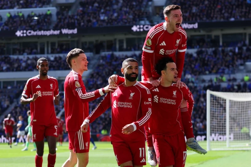 Liverpul yay transfer pəncərəsində yarımmüdafiə xəttini gücləndirmək üçün dörd oyunçu izləyir