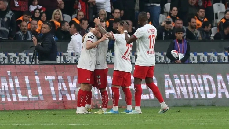 &Ccedil;orum T&uuml;rkiyə Super Liqasına vəsiqə qazandı
