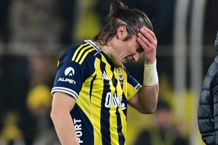 Fenerbahce Parts Ways with Three Footballers